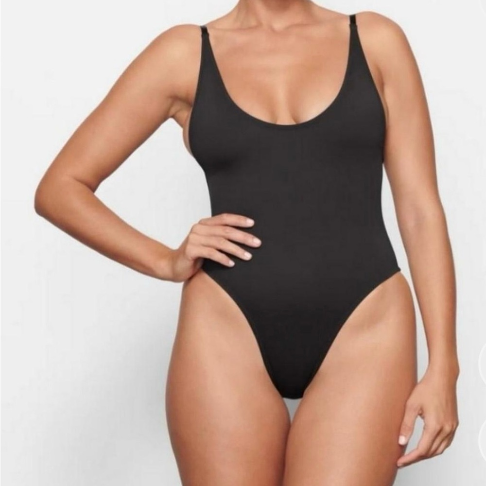 SKIMS Signature Swim Scoop Neck One Piece | M | Onyx | NWT
